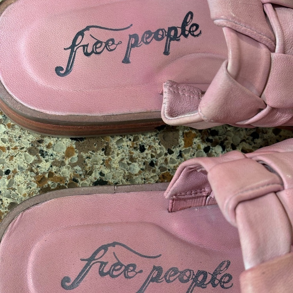 FREE PEOPLE Sandals River Pink Woven Leather Flats Sz 37 - Picture 10 of 12